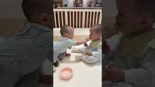Owen看弟弟不高兴了还去喂弟弟哄他🥰弟弟吃了之后他也很开心，在这个家里每个人为别人的付出都是心甘情愿并且为之感到开心幸福的 #叶海洋 #葉海洋 #owen #olsen