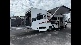2021 Thor Outlaw 29J Toy Hauler Class C Motorhome only 28,000 Miles!