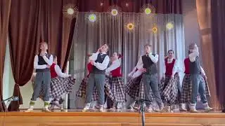 Latviešu tautas deja “Dunduri dandari”