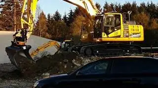 Komatsu HB215-3 i drift p&aring; demofeltet hos Hesselberg avdeling Stavanger
