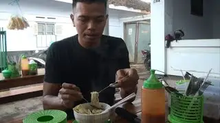 Mas Farid Reviews Gus Javar's Neighbor's Chicken Noodles
