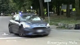 Auto Blu Ford Focus in emergenza