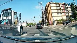 Look at this reckless driver in white van pulls in traffic