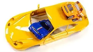 Giochi per bambini con le macchine. Speedy e Bussy costruiscono un Porche