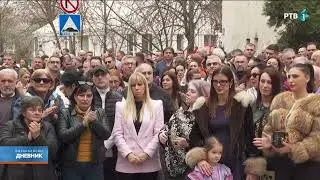 Protest ispred Osnovne škole 