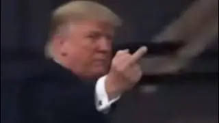 A public moment. A private gesture. Politics in 2026 #yolui #youtubeshorts #trump #epsteinfiles 