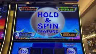 Merry Christmas! Santa is here! He dropped three 10000 balls after triggering the bonus!