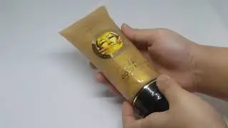 Vanekaa 24k gold mask Overview