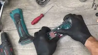 Как заменить оплавленный держатель угольных щеток Makita 18V и замена угольных щеток