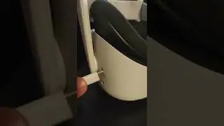 how to charge your oculus headset