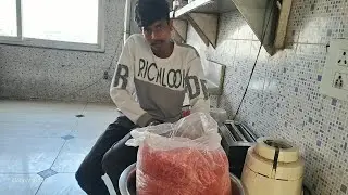 Socha kam hoga… gajar ka pahad nikal aaya 🥕