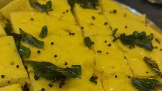 मऊ आणि जाळीदार खमण ढोकळा 😋♥️#cooking #indianfastfood #food #indianstreetfood #recipe #dhokla #viral 