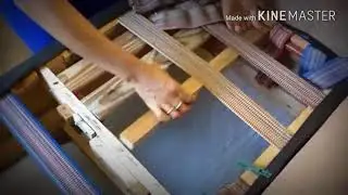 Reforçando assento de sofá com ripas de madeira.