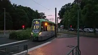 St&ouml;cken Endpunkt.  Am Abend. Eine StrassenBahn kommt.   07/25