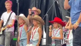 Little country singer (Taytum, Oakley & Halston) 🤩😍❤️