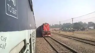 Angry TKD WDM3A Thundering Past with JYG-ASR Shaheed Express !!