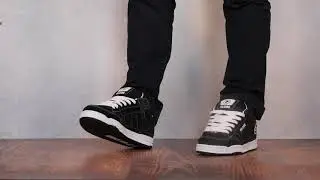 Globe Tilt Black/White/Black On Feet