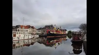 Pakjesboot 12 van Sinterklaas vandaag aangekomen in Leiden. www.leidseglibber.nl