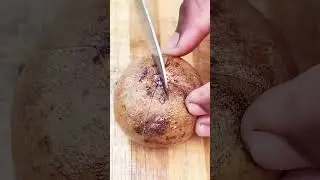 The process of cutting sapodilla fruit