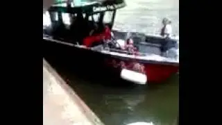 Rescue of a man from Chicago river