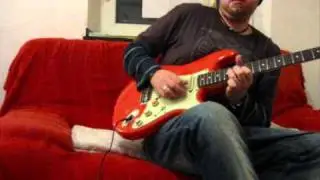 Paddy Boy playin' his main guitar (Tommy's Special Guitars - Light Vintage)