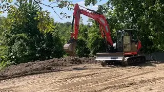 Terenn&iacute; &uacute;pravy strojem Kubota Kx085-5