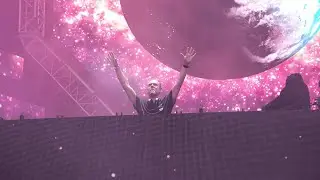 Armin van Buuren plays 