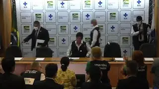 Bolsonaro despide a ministro de Salud tras disputa por virus