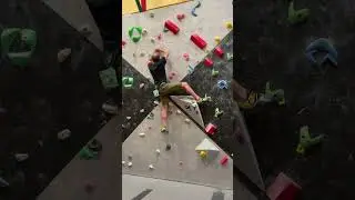 V5 (6C) Blue crimps bouldering problem #boulder #bouldering #boulderingproblems #climbing