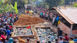 +Great new project!! Complete 100% clearing, pushing soil, garbage in water the houses by Bulldozer