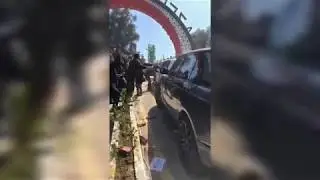 متظاهرو الموصل الغاضبون يقطعون طريق محافظ نينوى الحالي ويرددون بوجهه هتافات (حرامي حرامي حرامي )