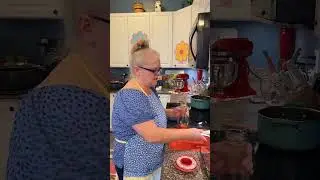 Как я делаю сахарную воду для кормушек для колибри. #кормушкаколибри #колибри #сделайсам