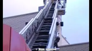 Loshangende plaat zorgt voor brandweerinzet Velserbroek