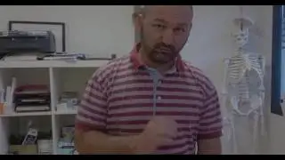 Techniques de mouchage pour b&eacute;b&eacute;: d&eacute;monstration par un m&eacute;decin.