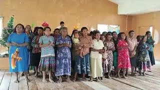 Vokal Grup dari Kaum Ibu Jemaat Alfa Manengmok