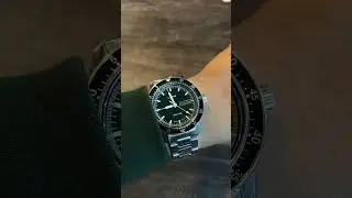 Sinn 104 St Sa Green Dial changing colors under different lighting conditions. From black to green!