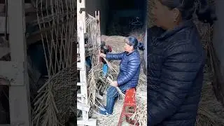Old-fashioned straw bag weaving machine: A testament to traditional craftsmanship and sustainability