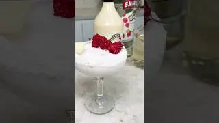 Raspberry white chocolate martini #cocktail #raspberry #chocolate #vodka #martini