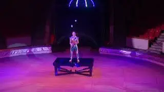 Созвездие 'Стрельца' Juggling pool play balls Live