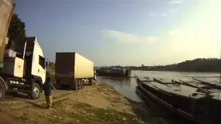 Lao-Thai Border Vehicle Ferry - Houayxay