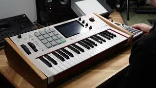 Boombap Lofi HipHop Jam on a Vintage Akai Sampler for #beatober #4 - no MPC Live III 3 🤷🏻‍♂️