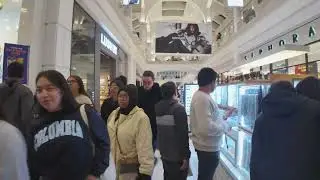 Menlo Park Mall &mdash; Lower Level Buzz on a Friday Night