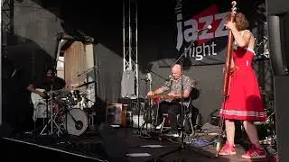 La B&ecirc;te &agrave; Trois T&ecirc;tes