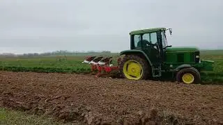 Oranje John Deere 6200 2WD i plug Vogel Noot 800