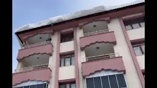 Dersim’de Kar Yükü Tehlike Saçıyor: Sundurma Çöktü