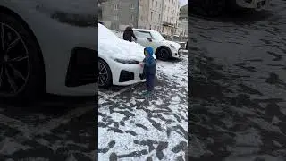 Kids are playing with snowballs at Hastings! Happy New Year 2026!First Snowfall in 2026! #snow #uk