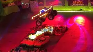 BIGFOOT | Hot Wheels Monster Trucks: Glow-n-Fire 🛞🔥