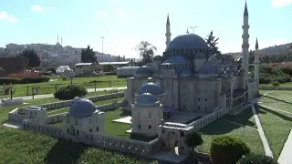 Muslima in Istanbul   Miniaturk