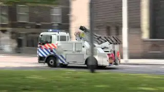 PRIO 1 Politie takelwagen met spoed onderweg naar melding in Amsterdam