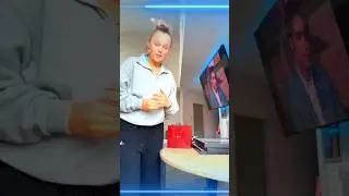 Джоджо Сива демонстрирует новое кольцо от своего бойфренда Криса Хьюза.